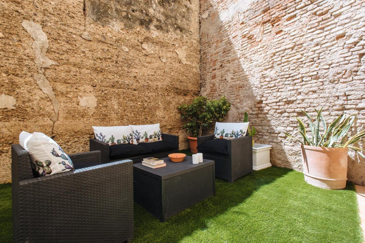 Sol Suite Apartment With Garden 세비야 외부 사진